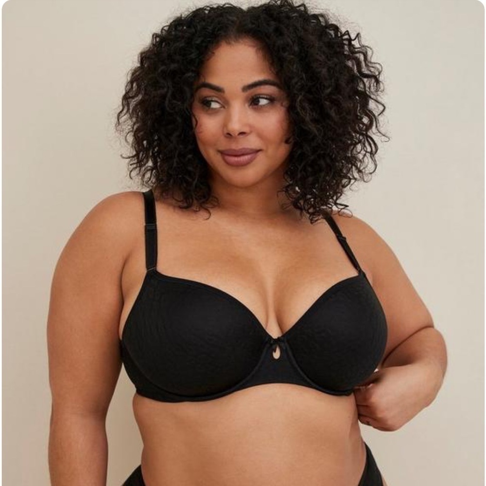 NWT Torrid Curve Simply Spacer T-Shirt Lightly Lined 360° Back Smoothing Bra